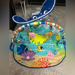 Bright starts finding Nemo play gym